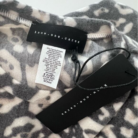 know.one.cares Animal Print Oversized Fit Fleece Sweater NWT - Picture 6 of 7